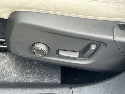 Used 2023 Volvo XC40 B5 Ultimate w/ Protection Package Premier image 21