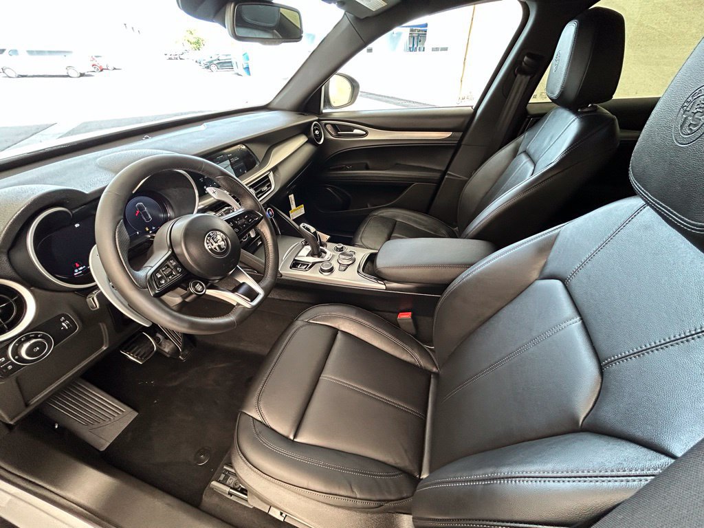 New 2025 Alfa Romeo Stelvio Sprint w/ Convenience Package AWD/4WD image 27