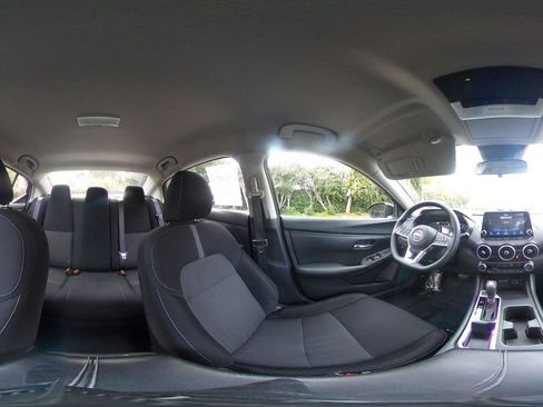 Used 2025 Nissan Sentra SV image 40