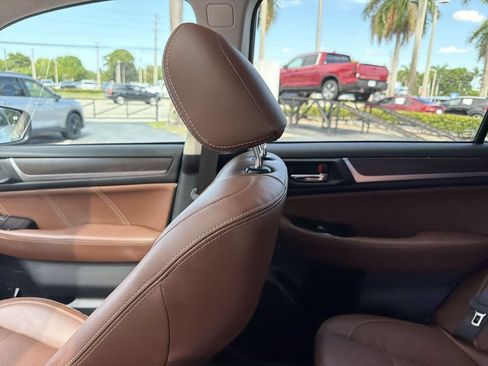 Used 2019 Subaru Outback 2.5i Touring AWD/4WD image 12
