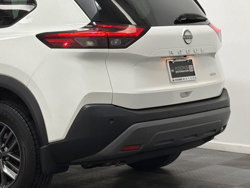Used 2023 Nissan Rogue S AWD/4WD image 11