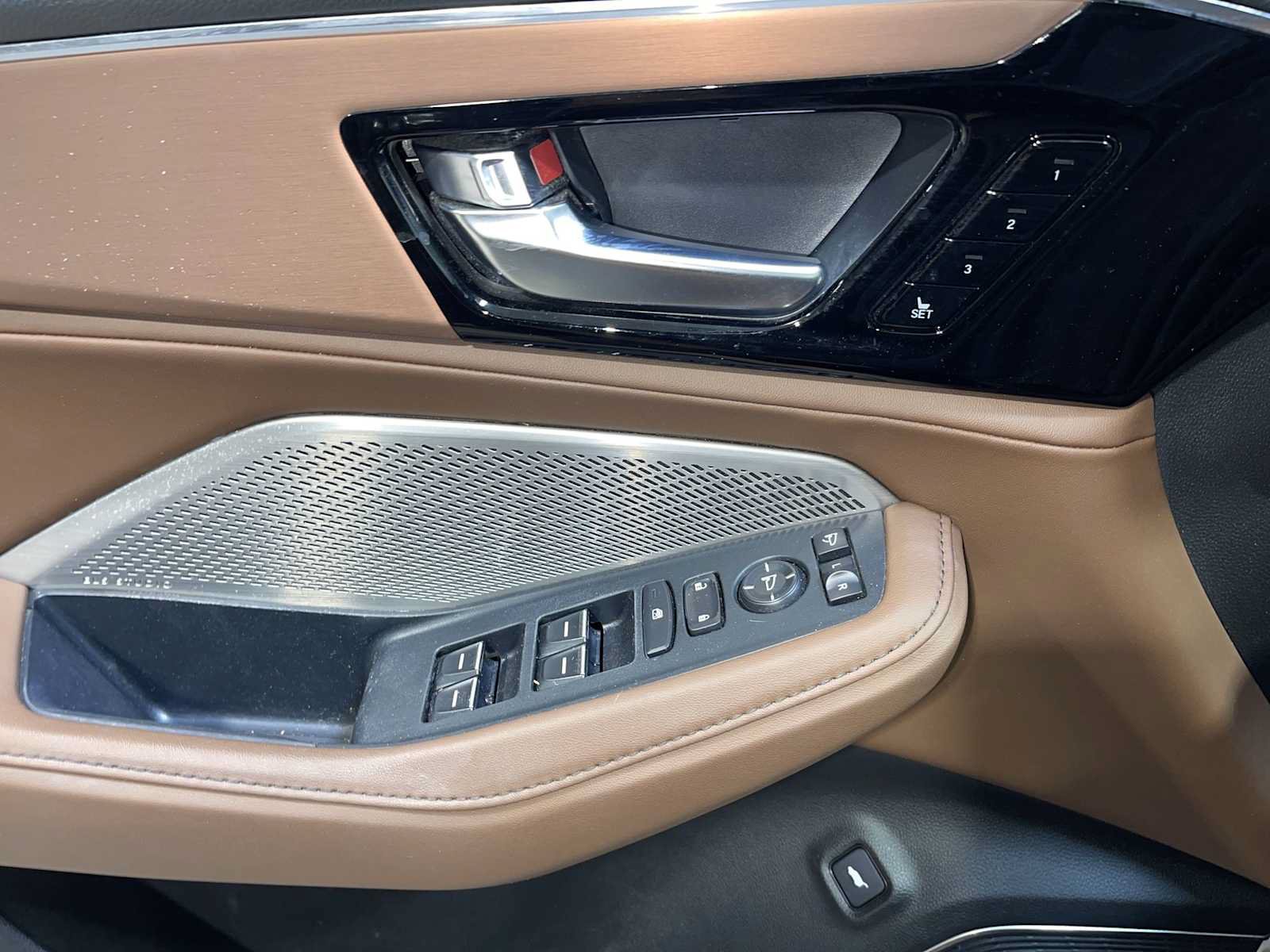 Certified 2024 Acura MDX w/ Technology Package AWD/4WD image 23