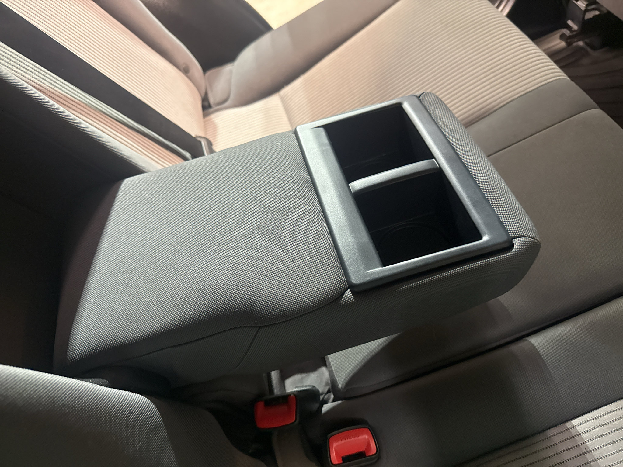 Used 2015 Toyota RAV4 LE AWD/4WD image 19