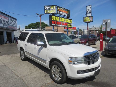 Used 2013 Lincoln Navigator L 4WD w/ HD Trailer Tow Pkg image 3