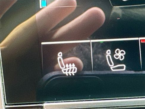 Used 2021 Audi Q8 Prestige w/ Prestige Package image 22