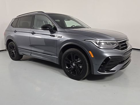 Used 2023 Volkswagen Tiguan SE R-Line image 7