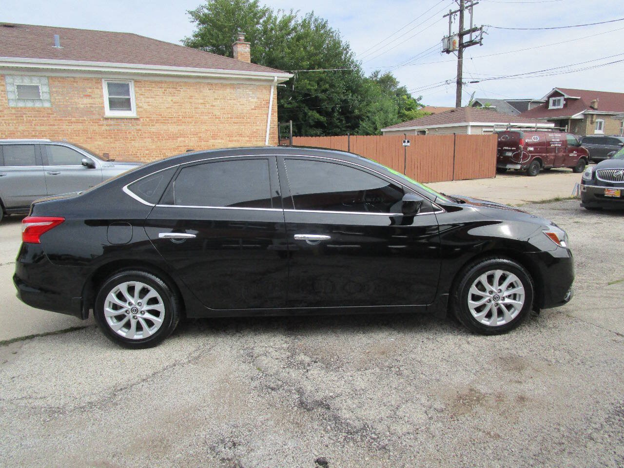 Used 2019 Nissan Sentra SV FWD image 2