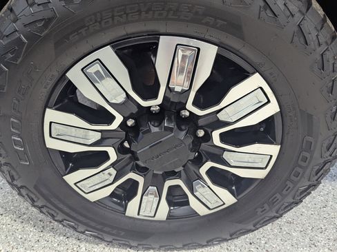 Used 2024 GMC Sierra 3500 Denali w/ Denali Reserve Package image 9