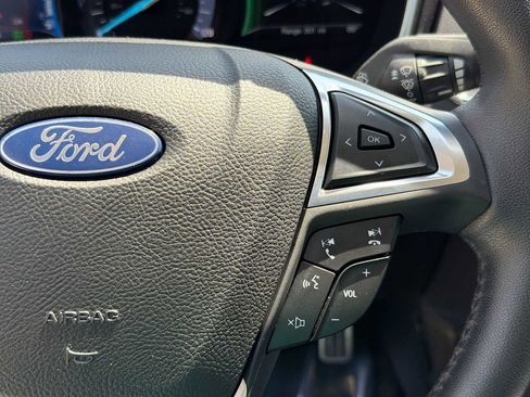 Used 2018 Ford Fusion Titanium FWD image 22