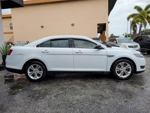 Used 2016 Ford Taurus SE image 15