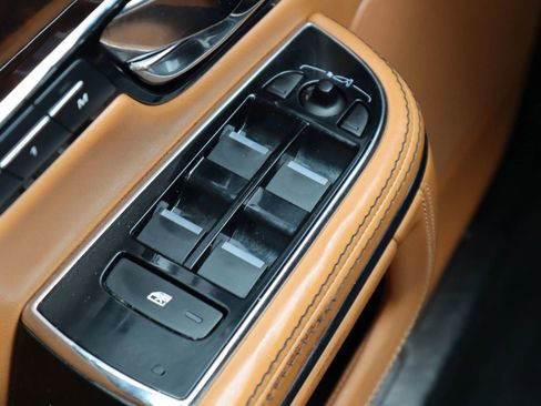 Used 2011 Jaguar XJ L RWD image 27