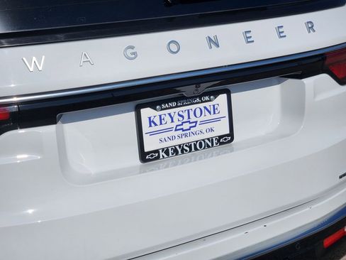 Used 2024 Jeep Wagoneer Series II w/ Flexible Seating Group image 11