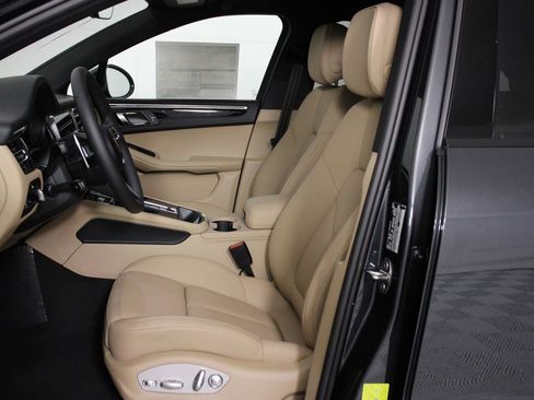 New 2026 Porsche Macan image 5