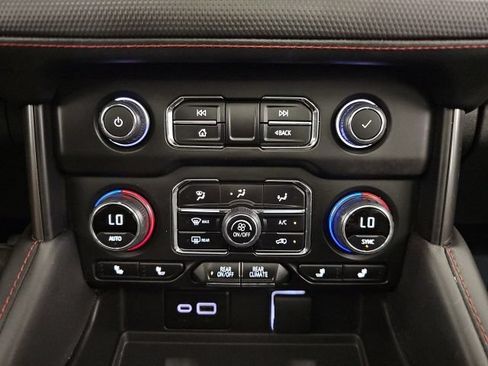 Used 2023 Chevrolet Suburban RST w/ Luxury Package AWD/4WD image 23