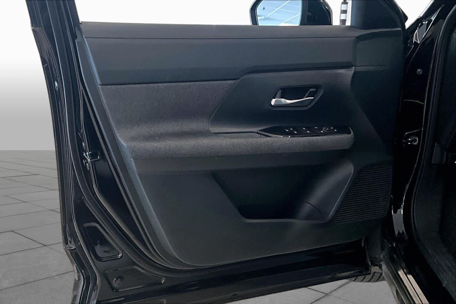 Used 2025 Nissan Kicks SV FWD image 20