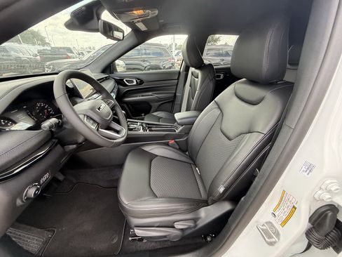 New 2026 Jeep Compass Latitude AWD/4WD image 17