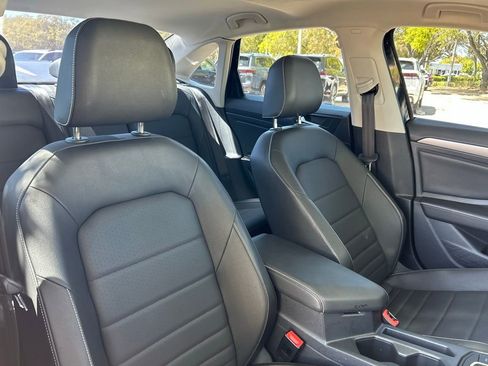 Certified 2024 Volkswagen Jetta SE w/ Panoramic Sunroof Package image 45