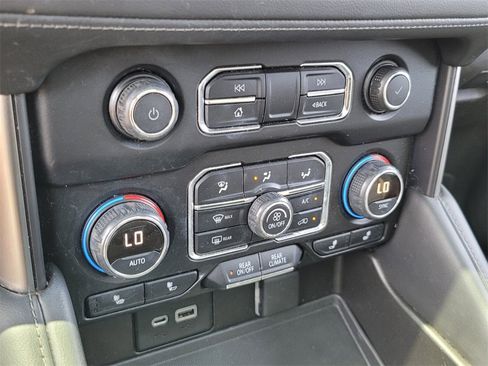 Used 2021 Chevrolet Tahoe Z71 w/ Luxury Package image 18