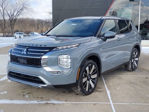 New 2026 Mitsubishi Outlander SE image 1