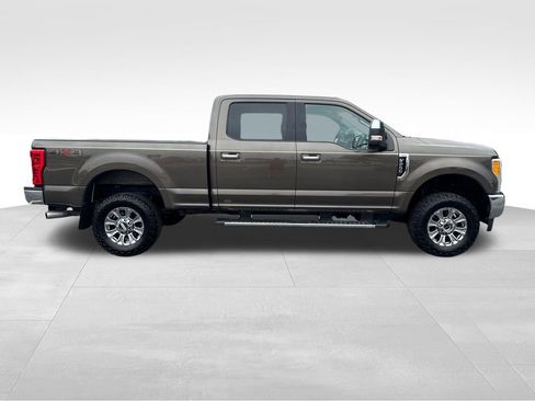 Used 2017 Ford F250 XLT w/ XLT Premium Package AWD/4WD image 6