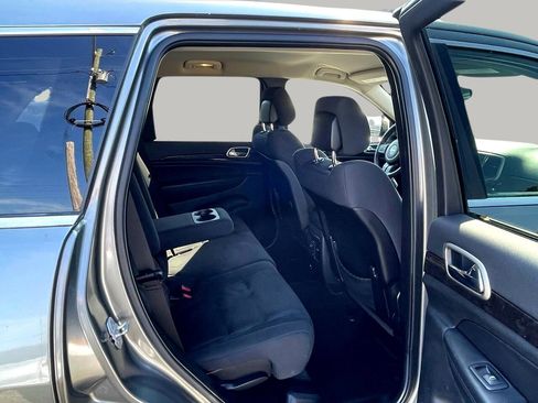 Used 2012 Jeep Grand Cherokee Laredo w/ Laredo E Group image 23