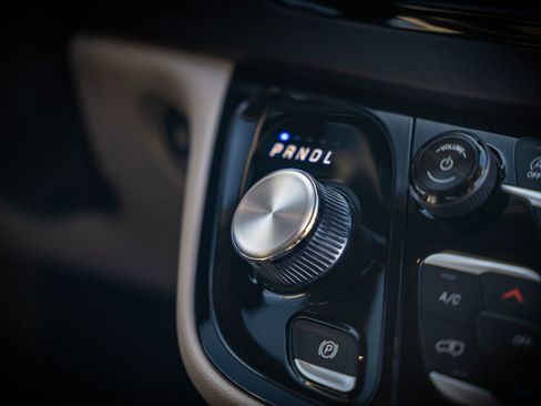 Used 2024 Chrysler Pacifica Touring-L image 44