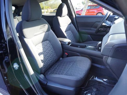 Certified 2025 Nissan Kicks SV image 12