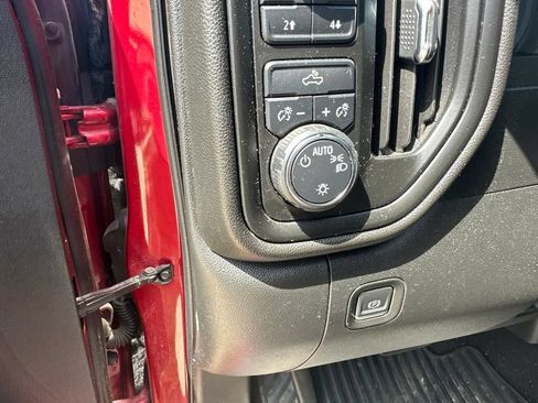 Used 2019 Chevrolet Silverado 1500 Custom Trail Boss w/ Custom Convenience Package AWD/4WD image 9