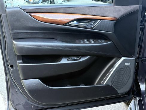 Used 2016 Cadillac Escalade ESV Luxury image 16