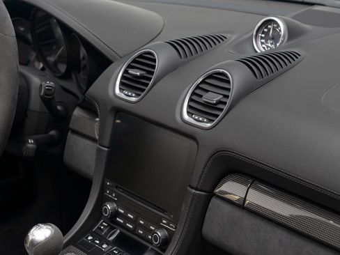 Used 2020 Porsche 718 Boxster Spyder RWD image 39