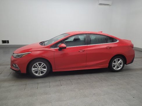 Used 2018 Chevrolet Cruze LT w/ Convenience Package FWD image 2