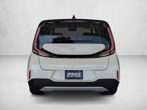 Used 2025 Kia Soul LX w/ LX Technology Package FWD image 7