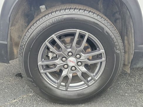 Used 2025 GMC Acadia Elevation image 7