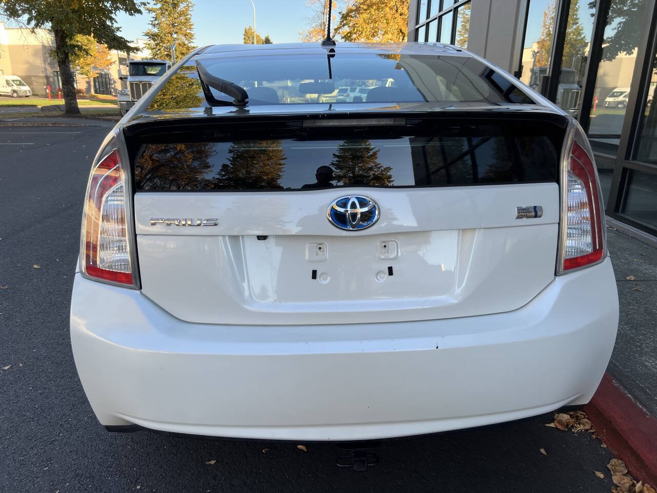 Used 2012 Toyota Prius Four w/ Preferred Accessory Pkg FWD image 4