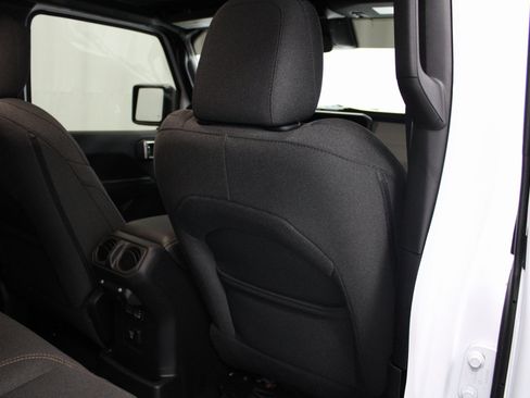 Used 2024 Jeep Wrangler Unlimited Sahara image 25