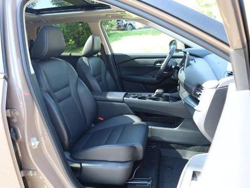 Certified 2024 Nissan Rogue SV w/ SV Premium Package image 27