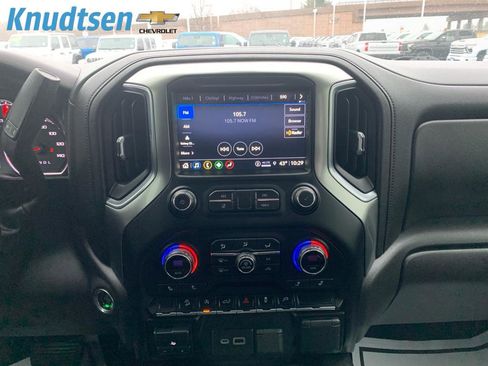 Used 2021 Chevrolet Silverado 1500 LT Trail Boss w/ Convenience Package II image 15