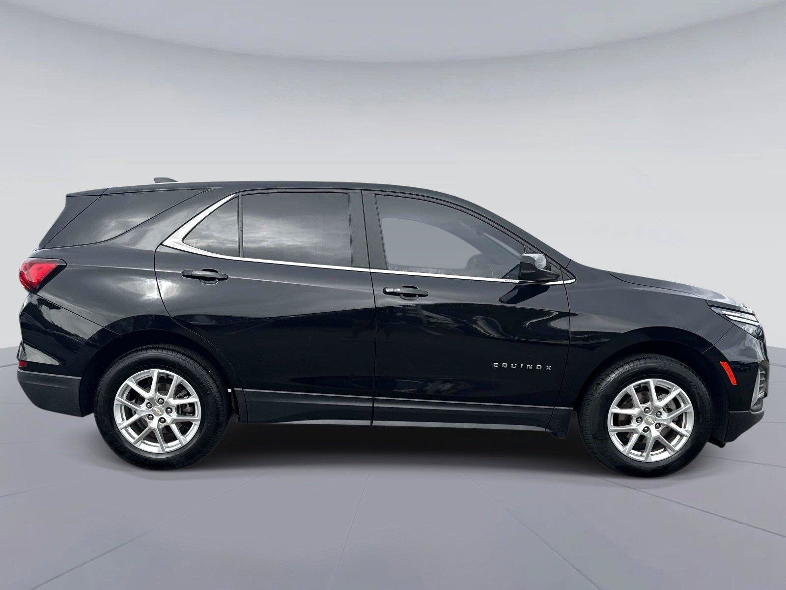 Used 2022 Chevrolet Equinox LT FWD image 2