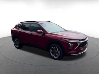 Used 2025 Chevrolet Trax LT w/ LT Convenience Package FWD video 2