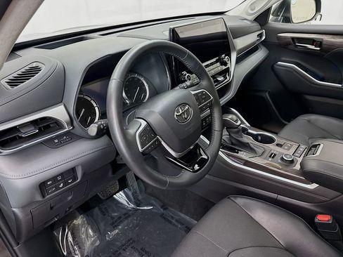 Used 2022 Toyota Highlander Platinum image 9