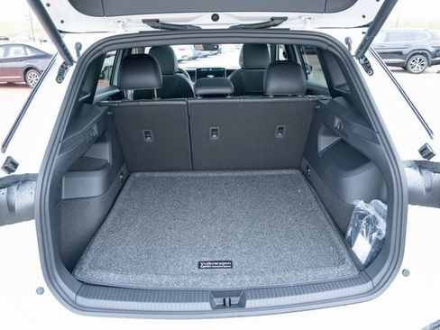 New 2026 Volkswagen Tiguan SE R-Line image 35