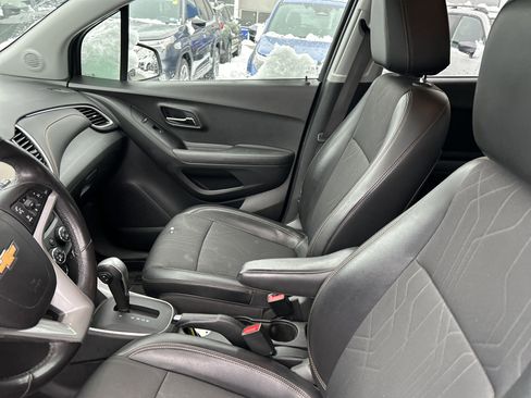 Used 2019 Chevrolet Trax LT w/ LT Convenience Package image 23