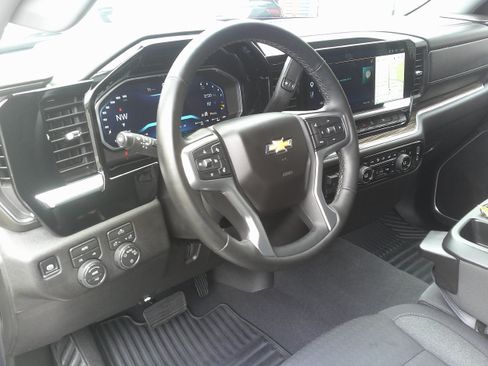 Used 2026 Chevrolet Silverado 1500 LT AWD/4WD image 17