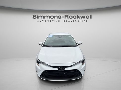 Used 2025 Toyota Corolla LE image 2