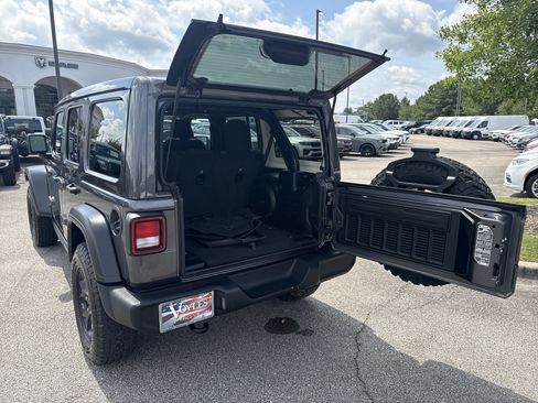 Used 2022 Jeep Wrangler Unlimited Sport AWD/4WD image 18