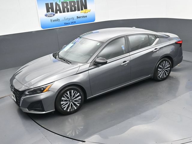 Used 2025 Nissan Altima 2.5 SV FWD image 23