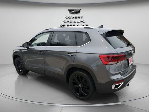 Used 2024 Volkswagen Taos SE w/ Panoramic Sunroof Package image 7