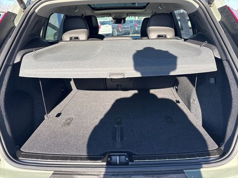 Certified 2025 Volvo XC40 B5 Plus image 41