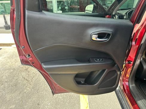 Used 2021 Jeep Compass Latitude AWD/4WD image 9