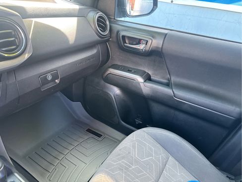 Used 2017 Toyota Tacoma TRD Sport w/ Tow Package (A/T) image 31